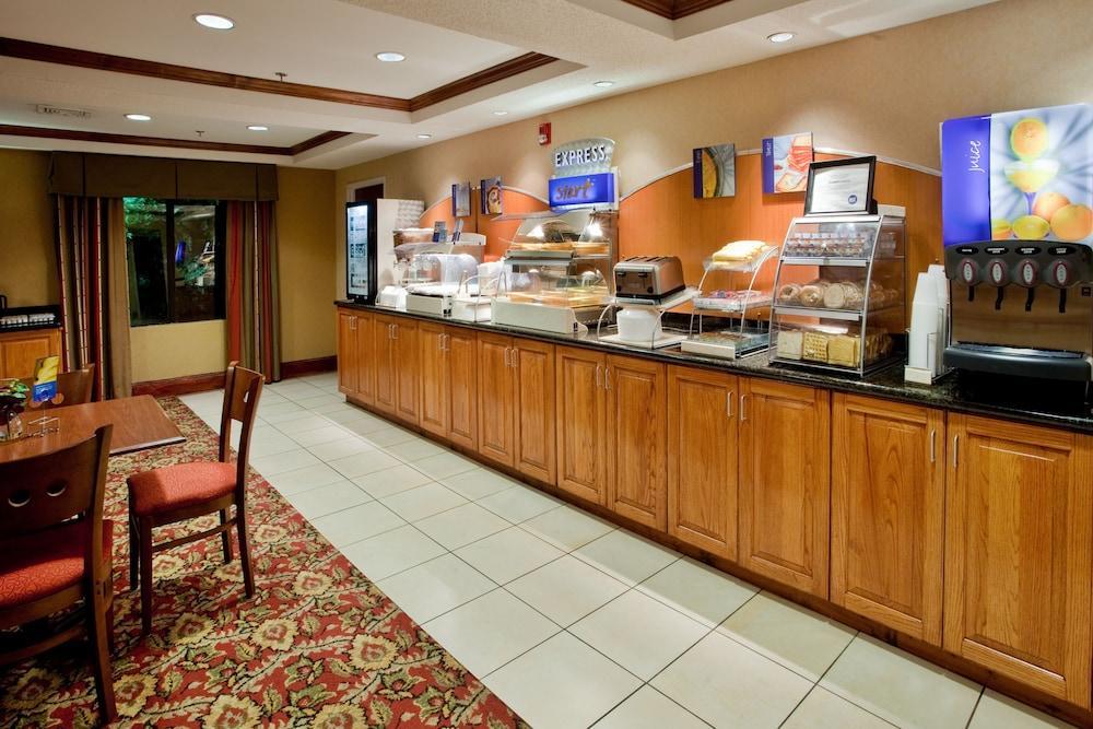 Holiday Inn Express Hotel & Suites Kinston By Ihg Extérieur photo